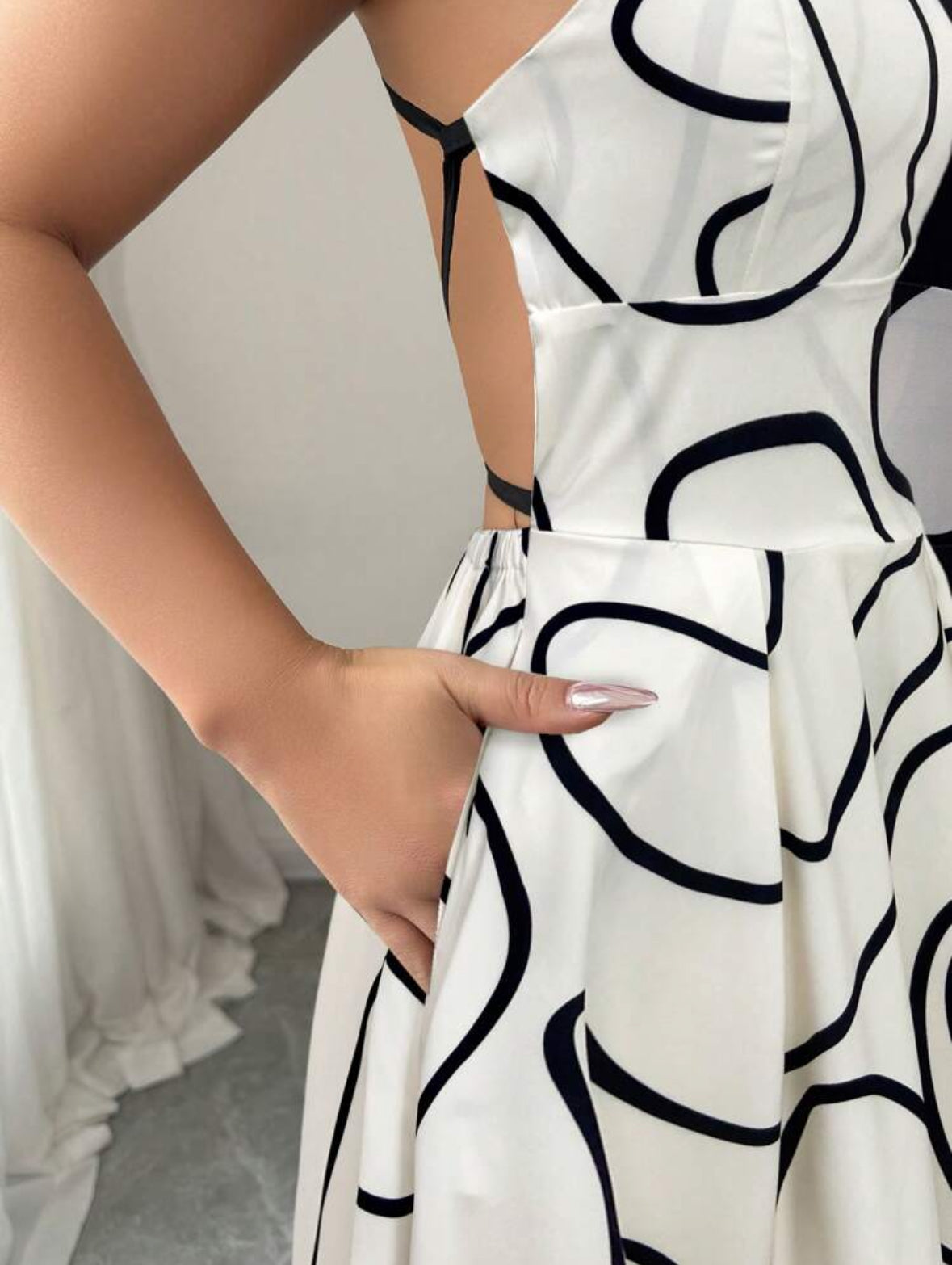 Backless Criss-Cross Straps Maxi Dress